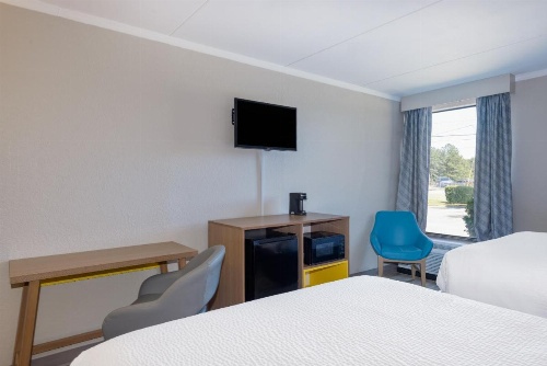 Days Inn & Suites by Wyndham Fayetteville NW Ft Bragg image 23