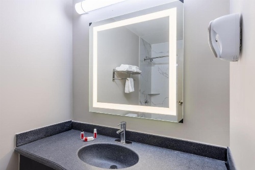 Days Inn & Suites by Wyndham Fayetteville NW Ft Bragg image 26