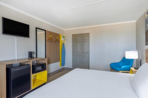 Days Inn & Suites by Wyndham Fayetteville NW Ft Bragg image 31