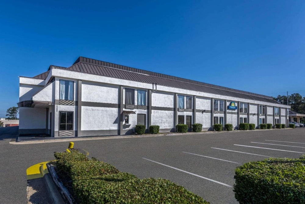 Days Inn & Suites by Wyndham Fayetteville NW Ft Bragg Image 39