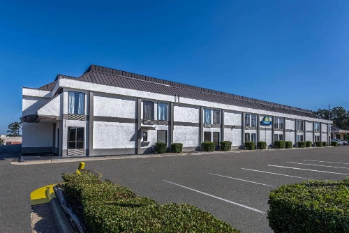 Days Inn & Suites by Wyndham Fayetteville NW Ft Bragg image 39