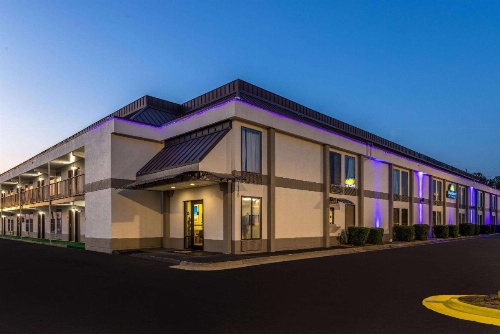 Days Inn & Suites by Wyndham Fayetteville NW Ft Bragg image 41