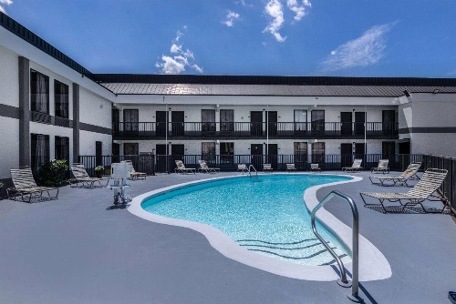 Days Inn & Suites by Wyndham Fayetteville NW Ft Bragg image 47