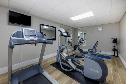 Days Inn & Suites by Wyndham Fayetteville NW Ft Bragg image 5